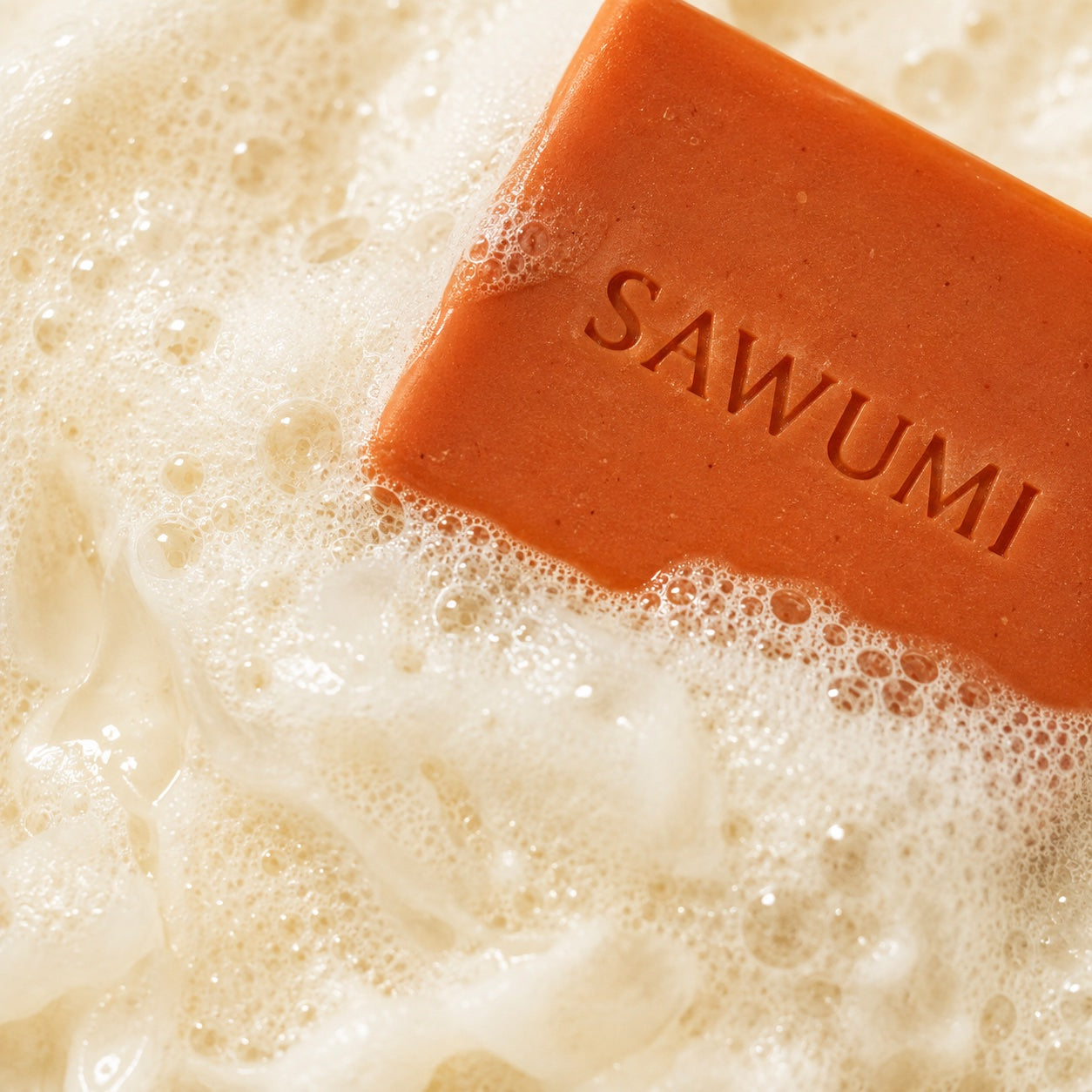 The amber persimmon bar working into a soft cream lather
